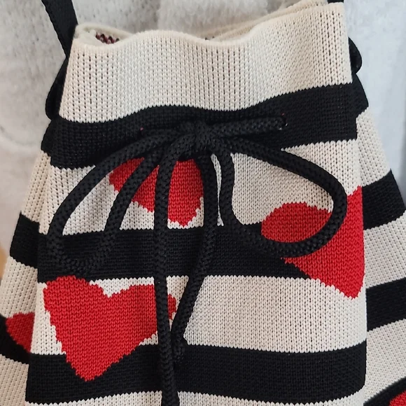 Stylish Heart Patterned Crossbody Bag - Picture 3 of 10